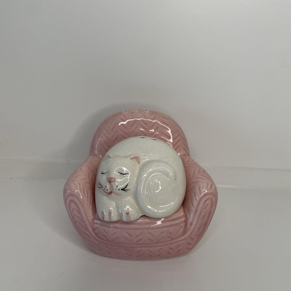 Sleeping White Cat Pink Armchair Ceramic Vintage Salt And Pepper Shaker CMI 3"